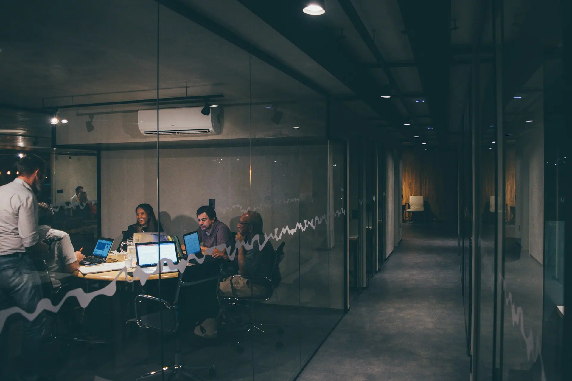 IT support and cloud operations environment in a business office